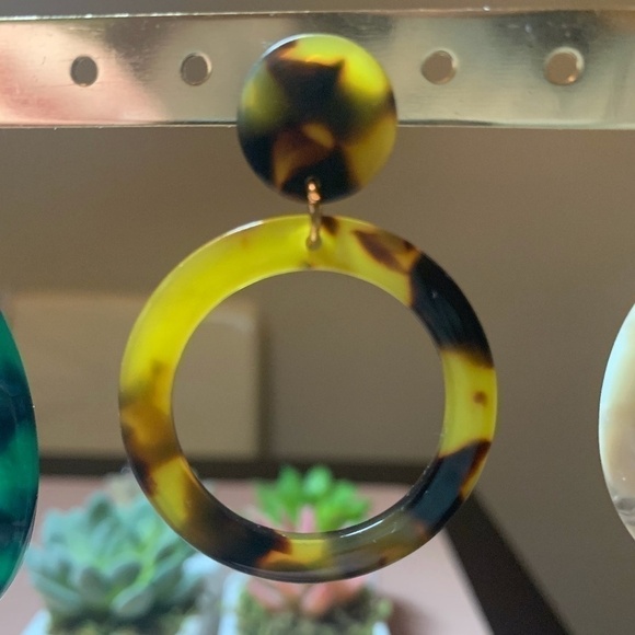 SALE💚 any 3 for $18 💚 Tortoise Statement Earrings Dangle Acrylic - Picture 5 of 6
